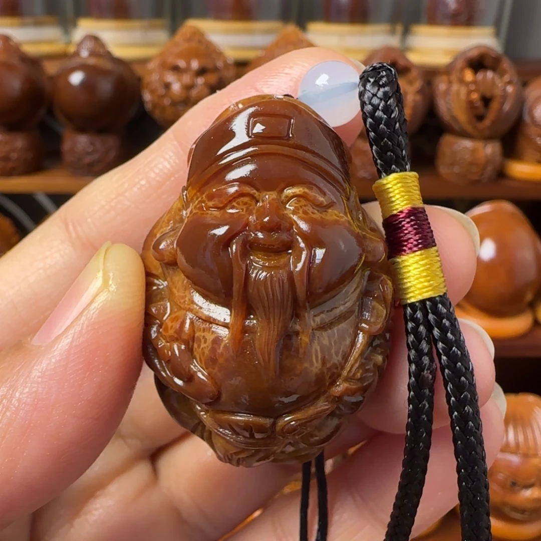 把件橄榄核玉华财神手把件