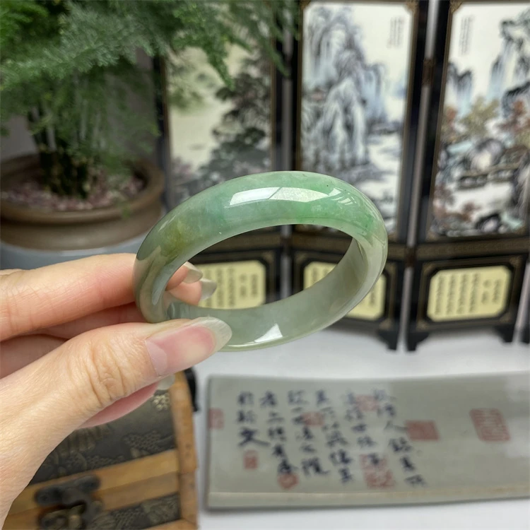 54.1老料飘绿复古贵妃手镯 天然翡翠A货手镯 玥琳琅