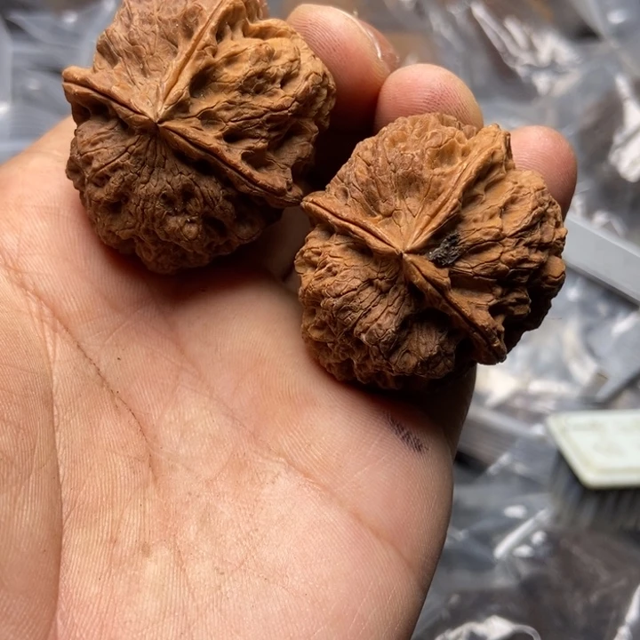 文玩核桃把件   200