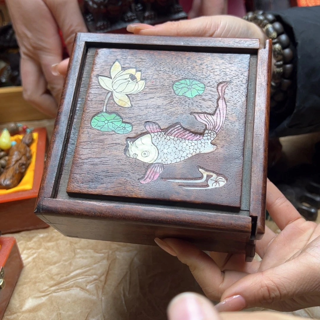 大叶紫檀（黑酸枝木类）