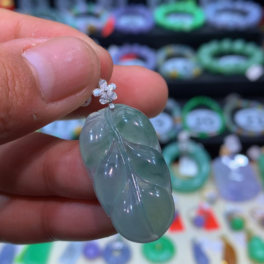 翡翠18K金镶嵌颈饰