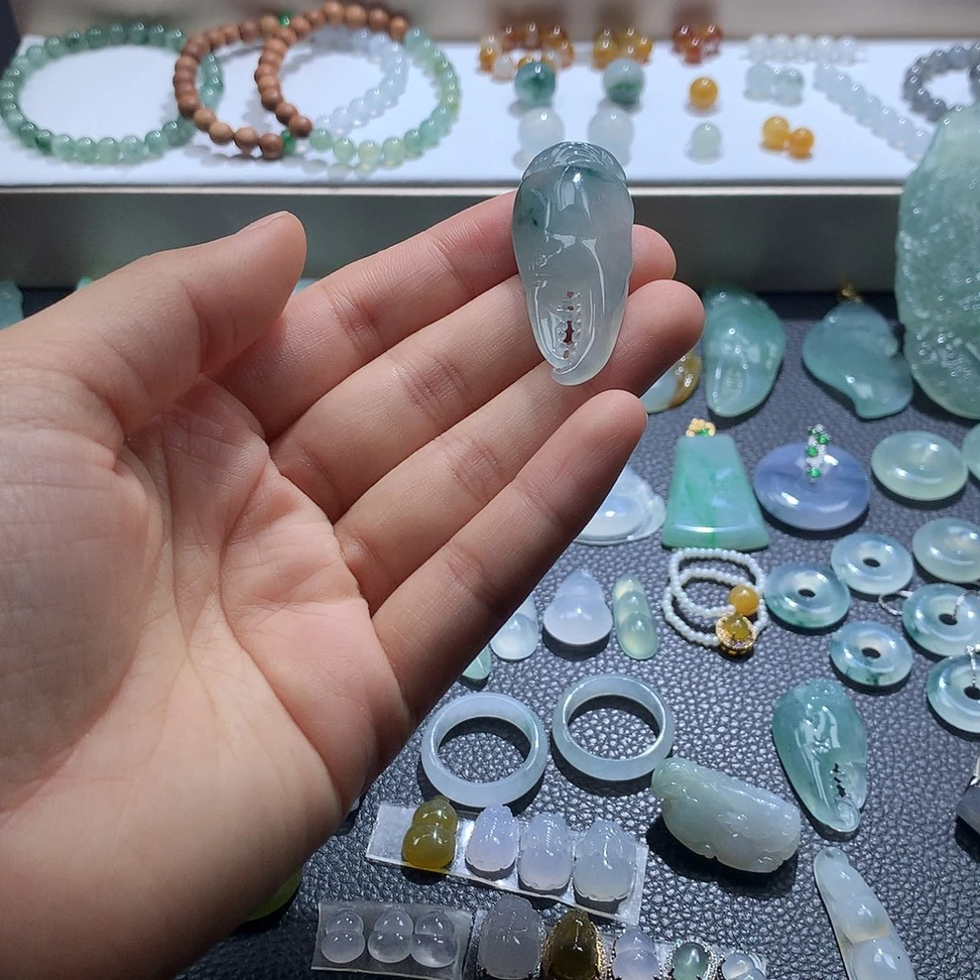 翡翠未镶嵌颈饰蟹钳