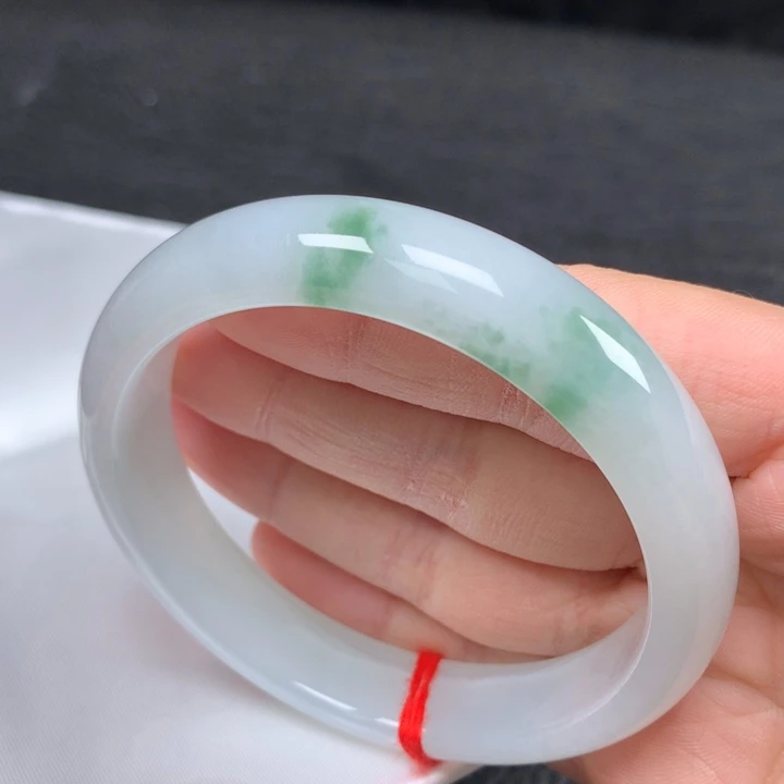 翡翠未镶嵌手镯