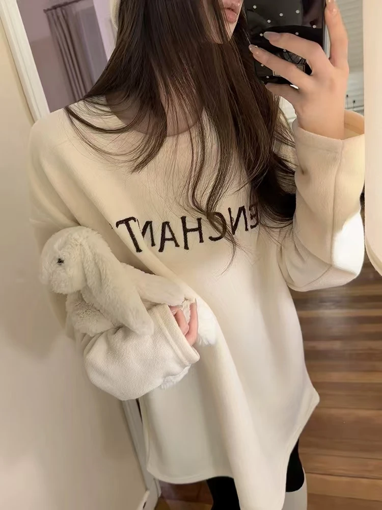 米色雪芙绒刺绣加厚打底卫衣女冬韩系宽松圆领保暖内搭上衣T恤ins