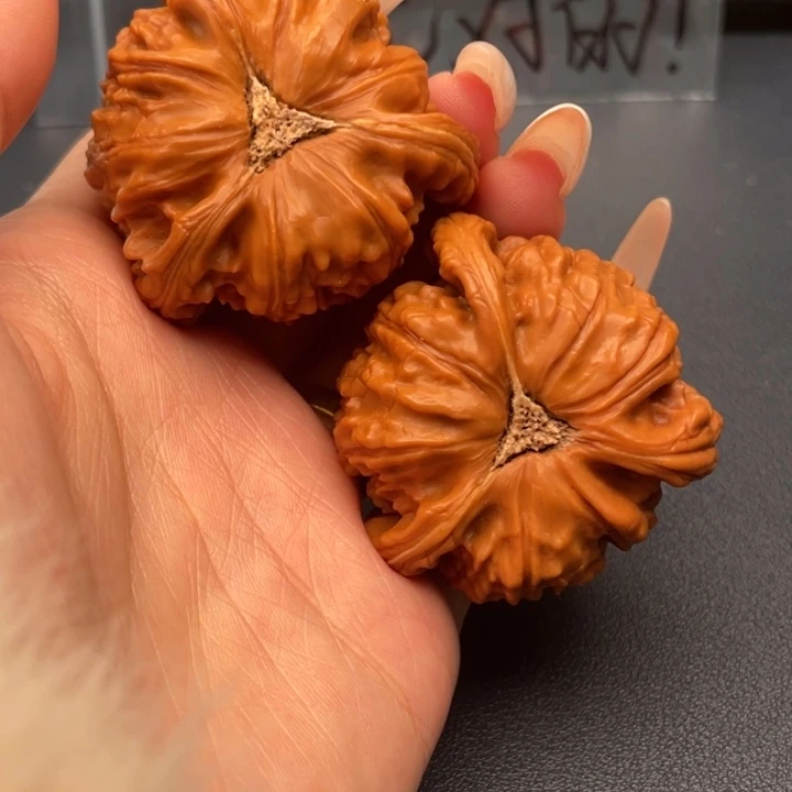 微****文玩核桃吊坠白狮子
