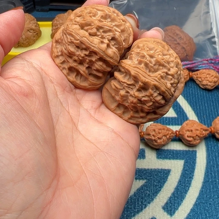 桃核吊坠文玩核桃白狮子47