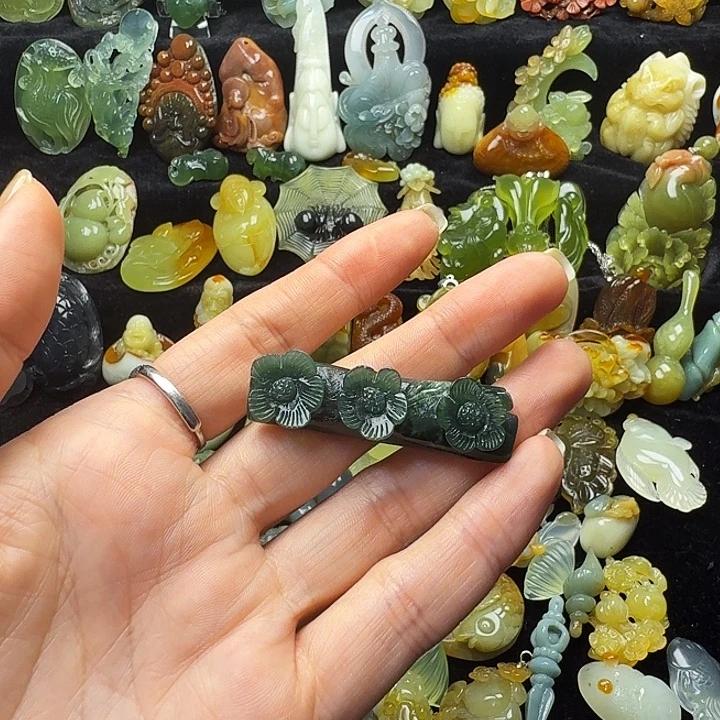 蛇纹石玉未镶嵌颈饰