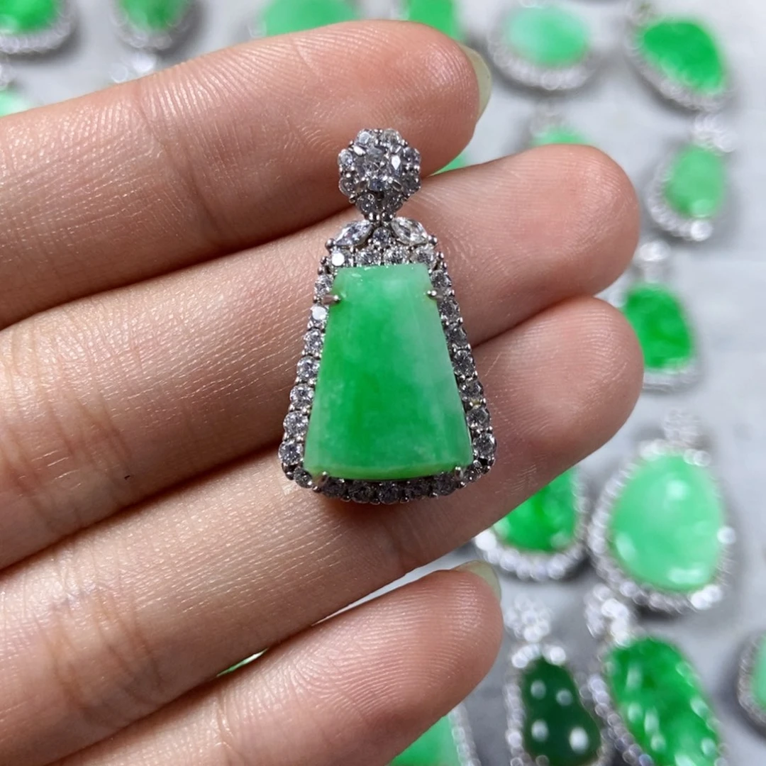 颈饰未镶嵌翡翠无事牌