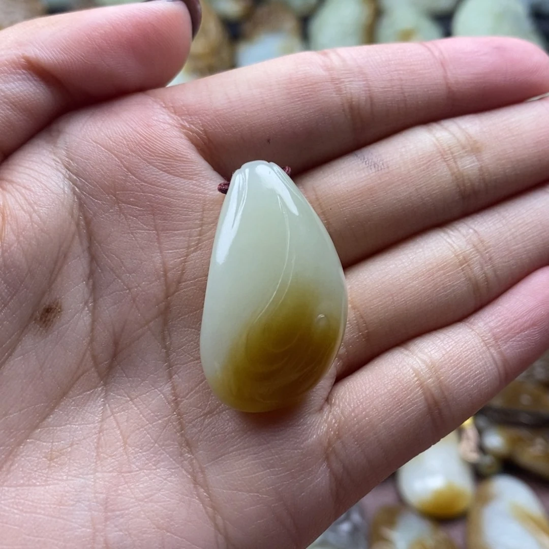 吊坠(不含链)未镶嵌和田玉（糖玉）浅***?