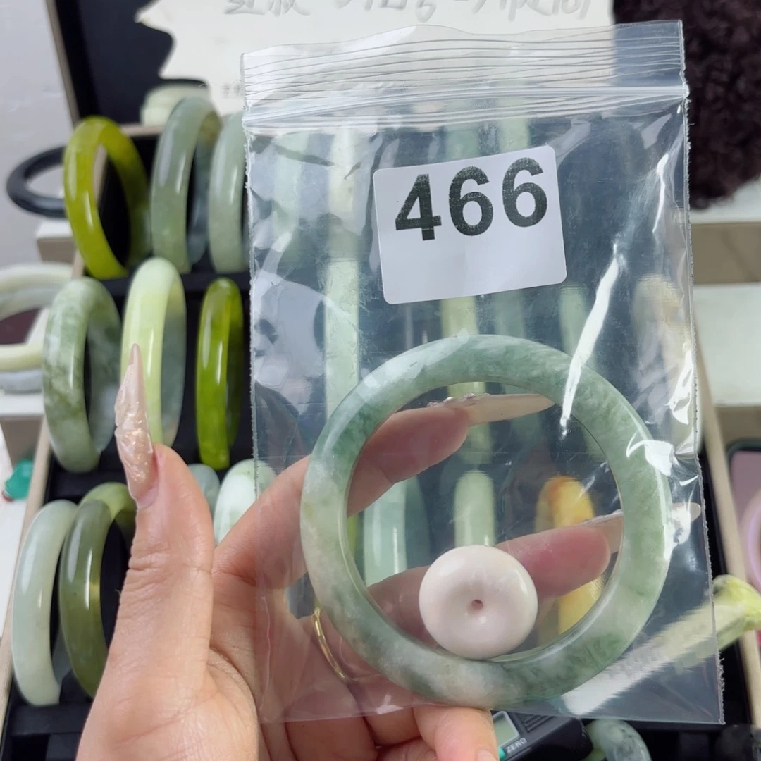 蛇纹石玉未镶嵌手镯小**糖