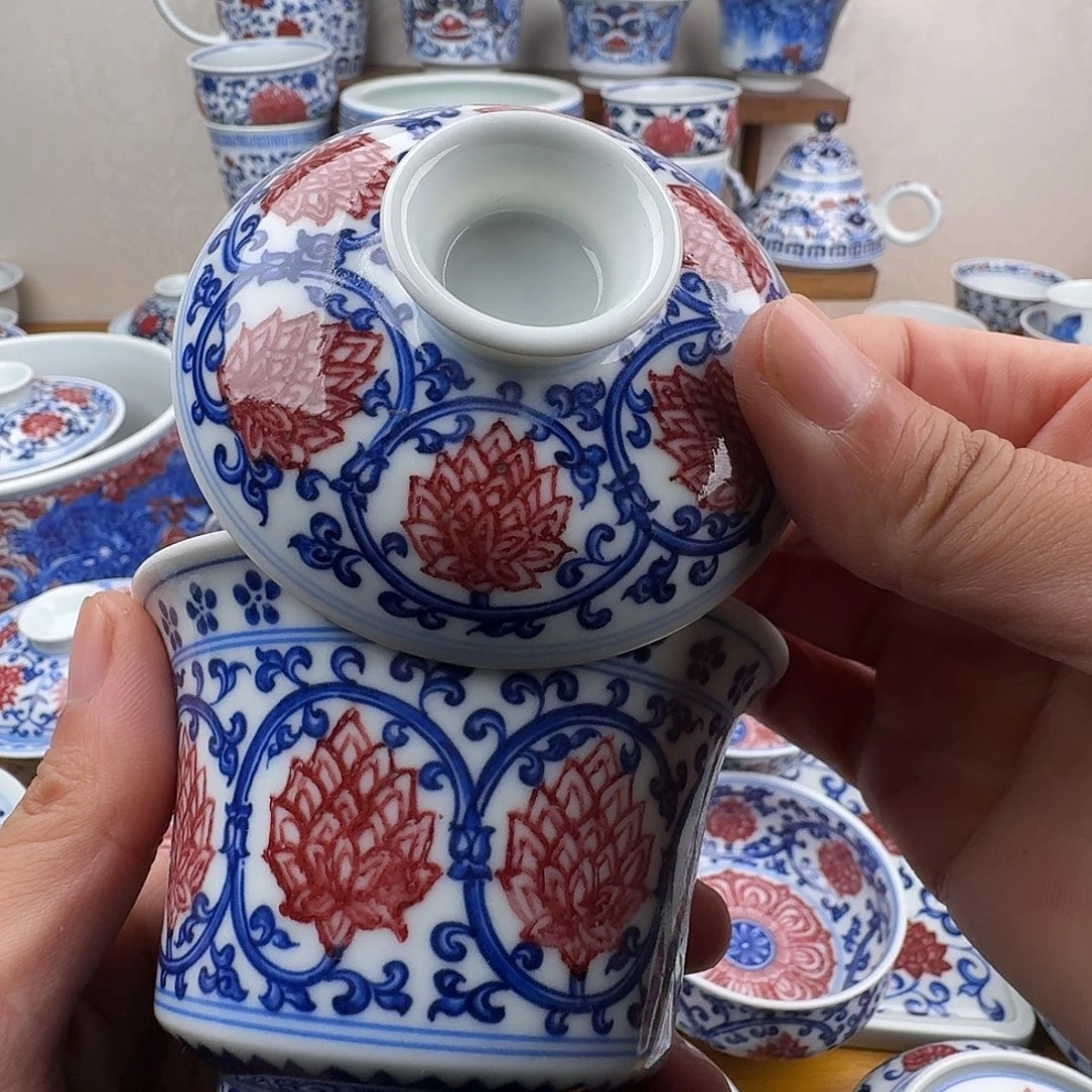 微瑕釉里红马蹄盖碗