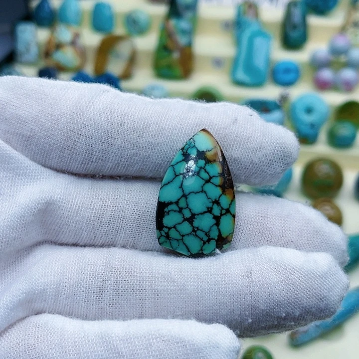 绿松石颈饰未镶嵌