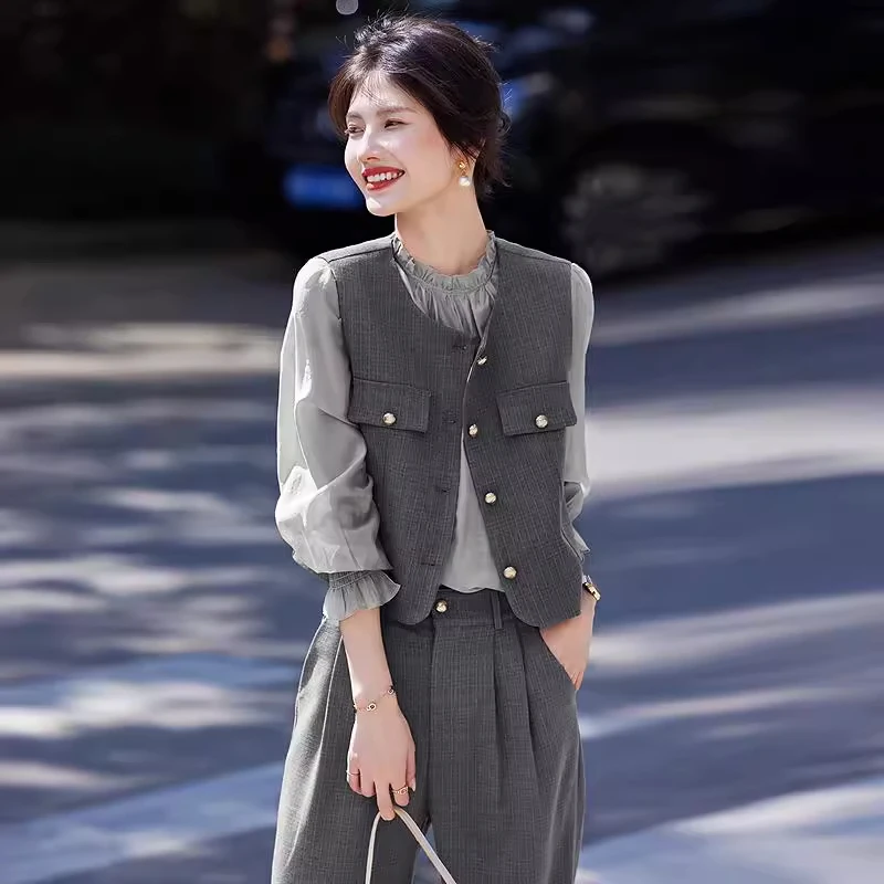 小众时尚早秋气质套装2025新款女职场通勤高级个性衬衫马甲三件套