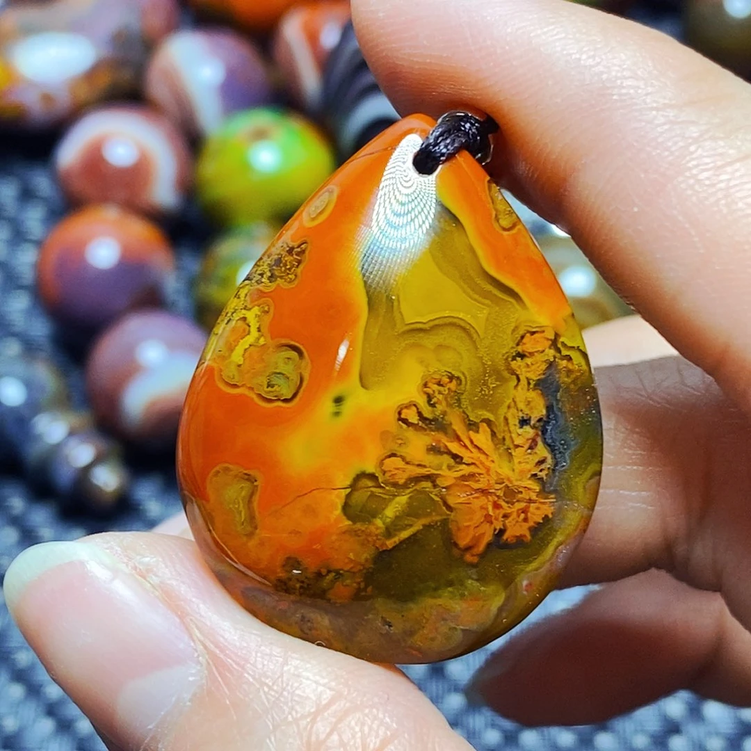 未镶嵌颈饰玛瑙/玉髓神*