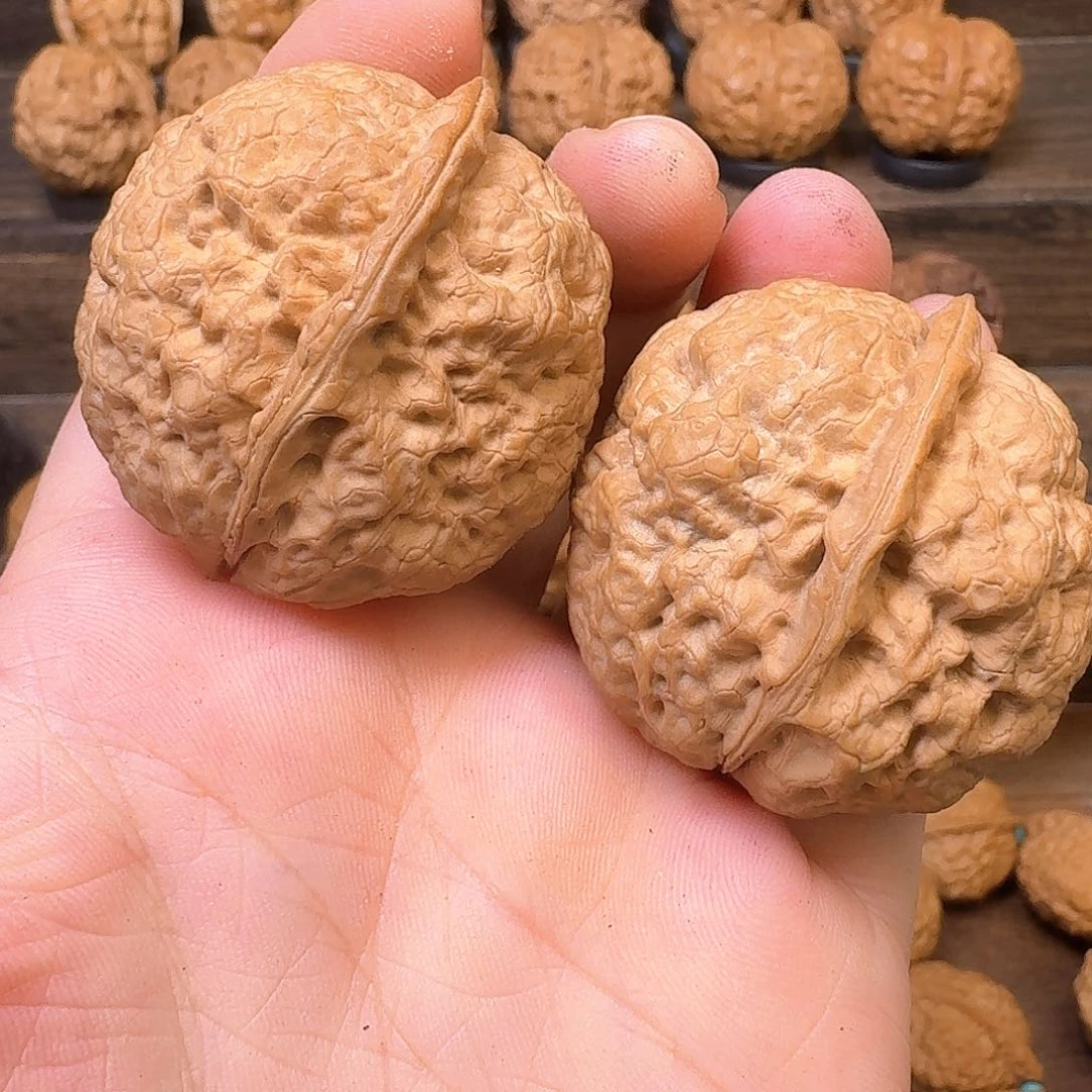 文玩核桃吊坠18金刚舍利39尺寸