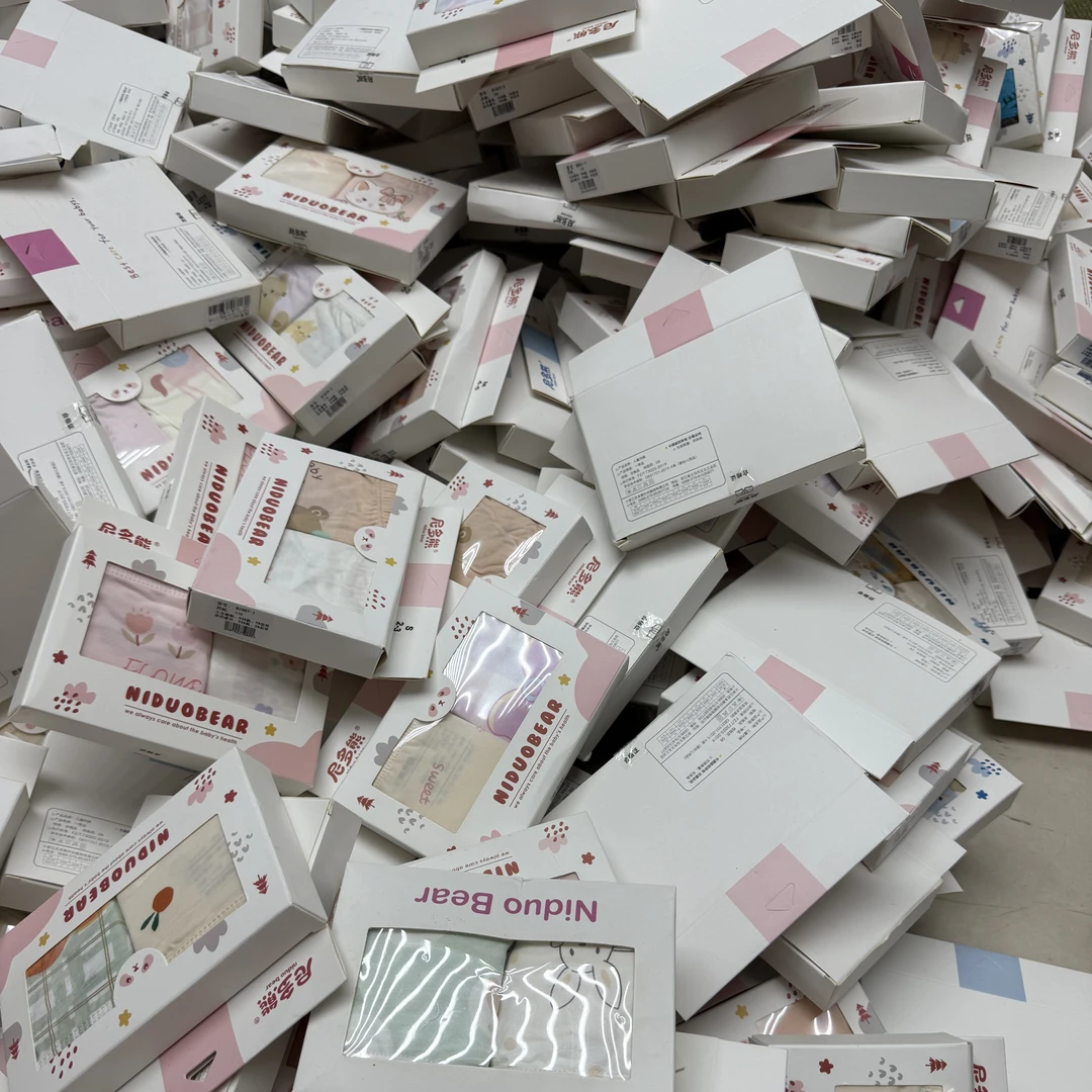 精品童装实体店清秋冬款孤品。