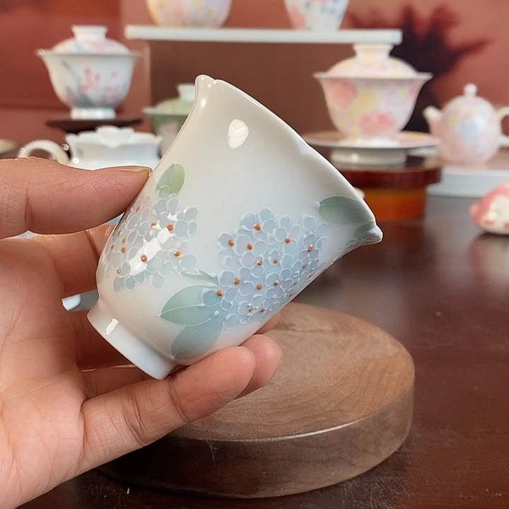 绣球花釉下品茗杯