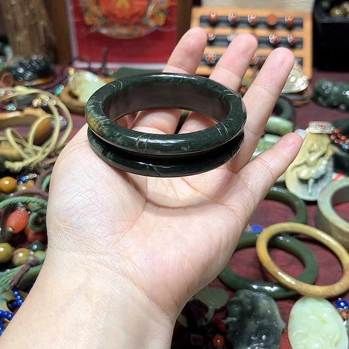 岫岩河磨玉（透闪石质玉）手镯未镶嵌奎*