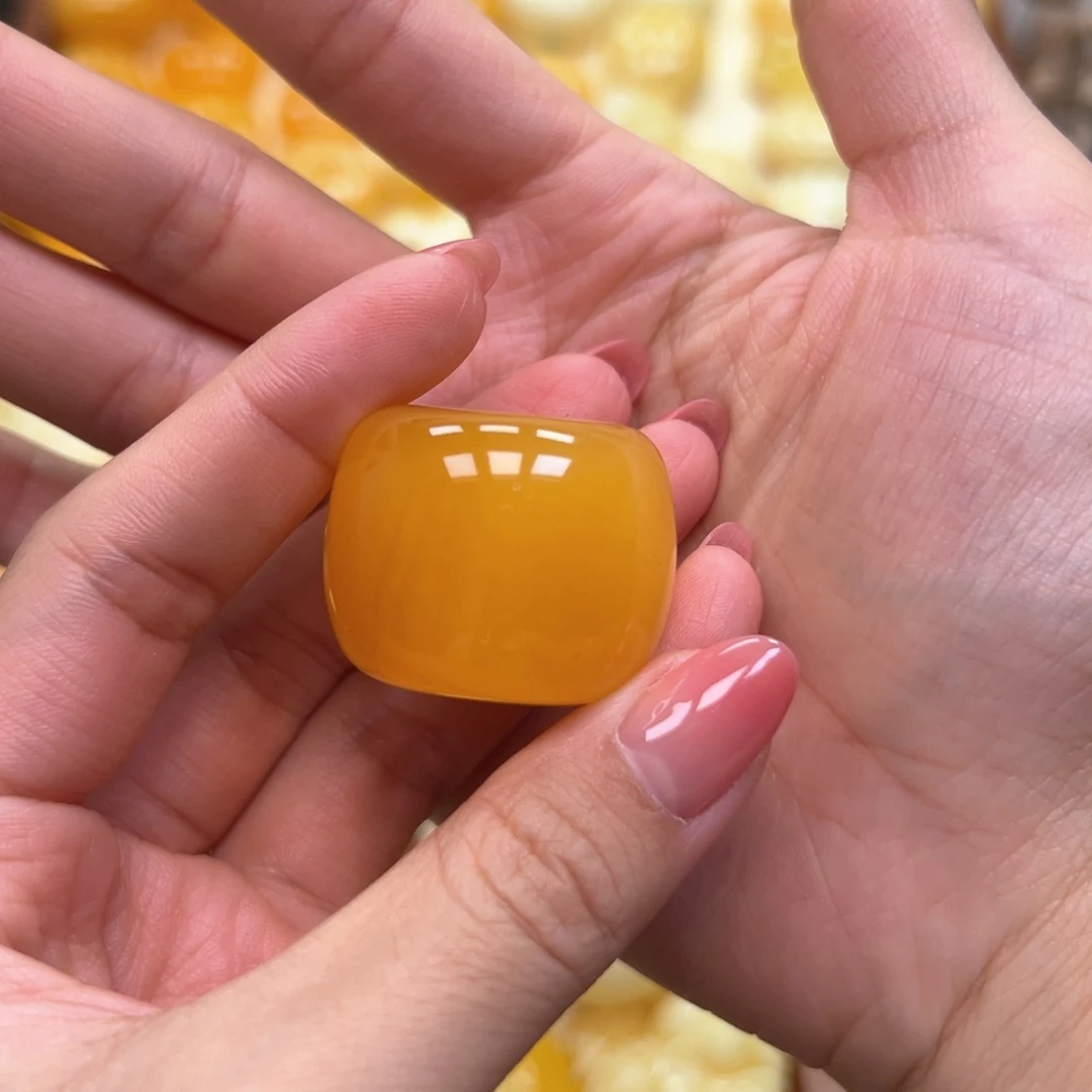 是***～琥珀未镶嵌颈饰蜜蜡