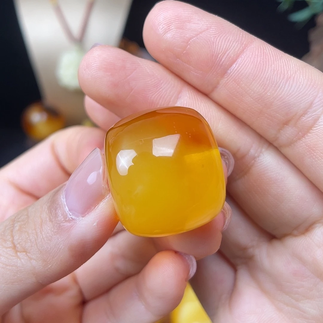 琥珀未镶嵌珠宝奇石