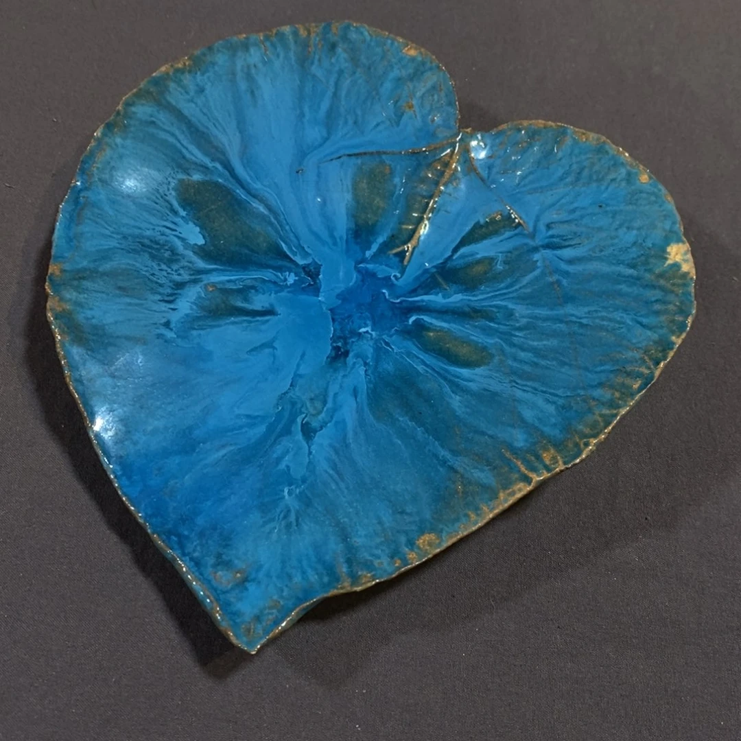 瓷片陶胎心形壶承