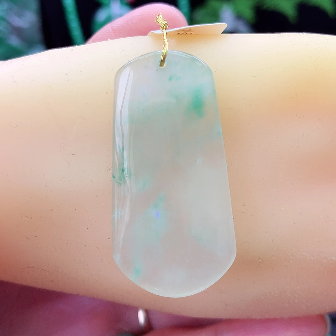 石英质玉未镶嵌颈饰