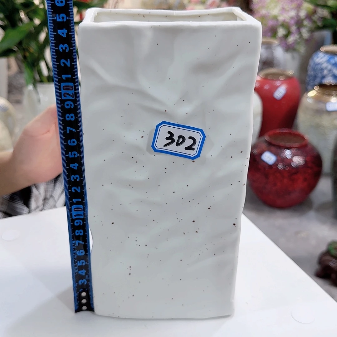 302号陶瓷高25厘米瑕疵一个