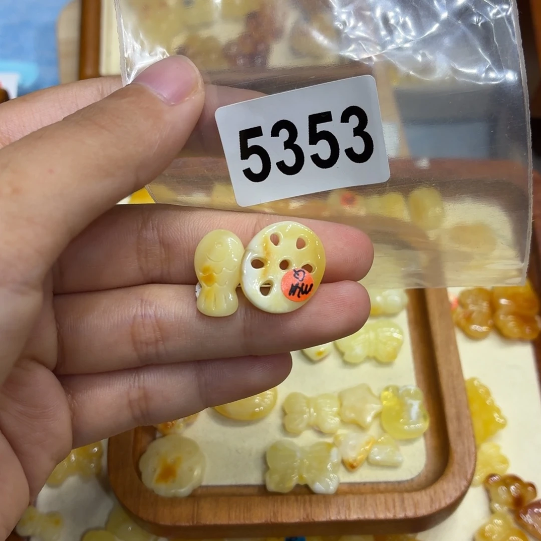 清***）琥珀未镶嵌珠宝奇石