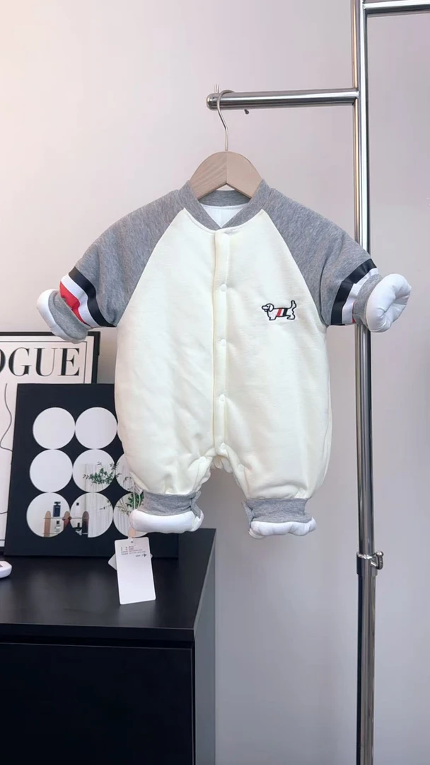 A类哈衣休闲风爬服可爱卡通冬装长袖冬季新生儿秋冬外出服