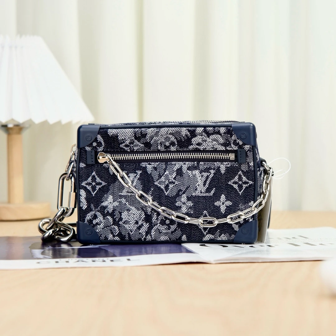 未使用 LouisVuitton/路易威登 8443 LV 牛仔 trunk 蓝色胸针