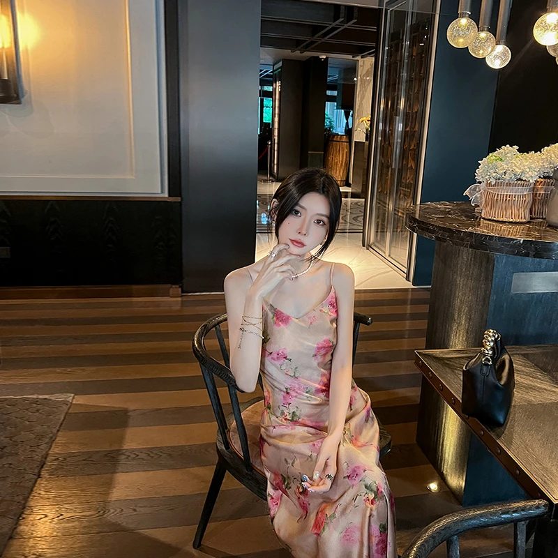 法式缎面碎花吊带连衣裙女夏季2025新款高级感赫本风内搭打底裙子