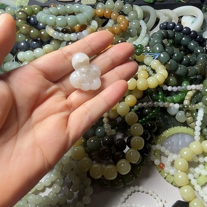 和田玉未镶嵌手串