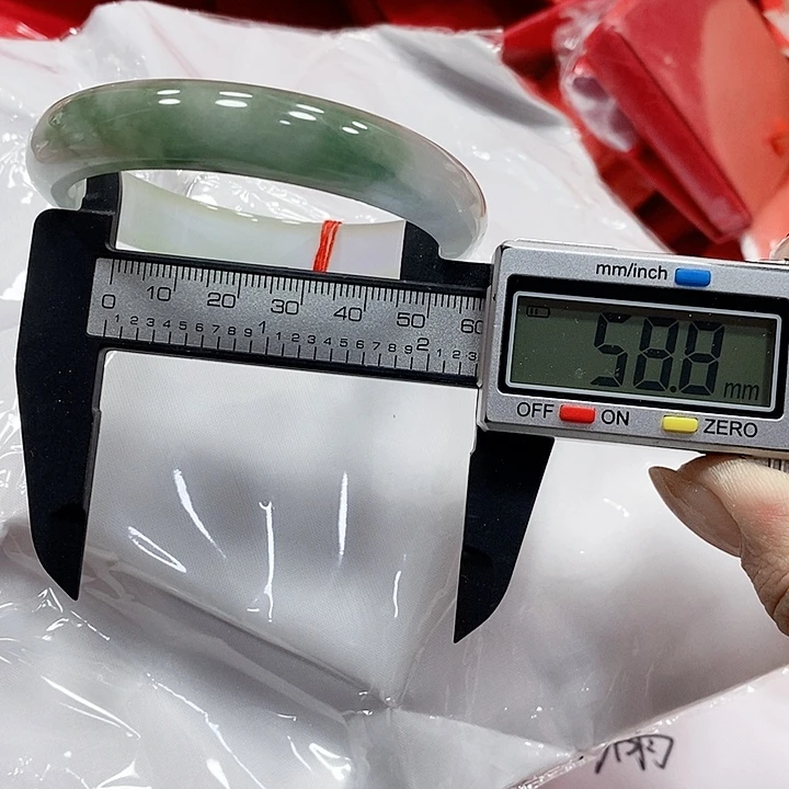 翡翠手镯未镶嵌198