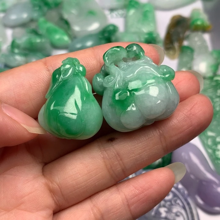 小***包翡翠未镶嵌颈饰翡翠