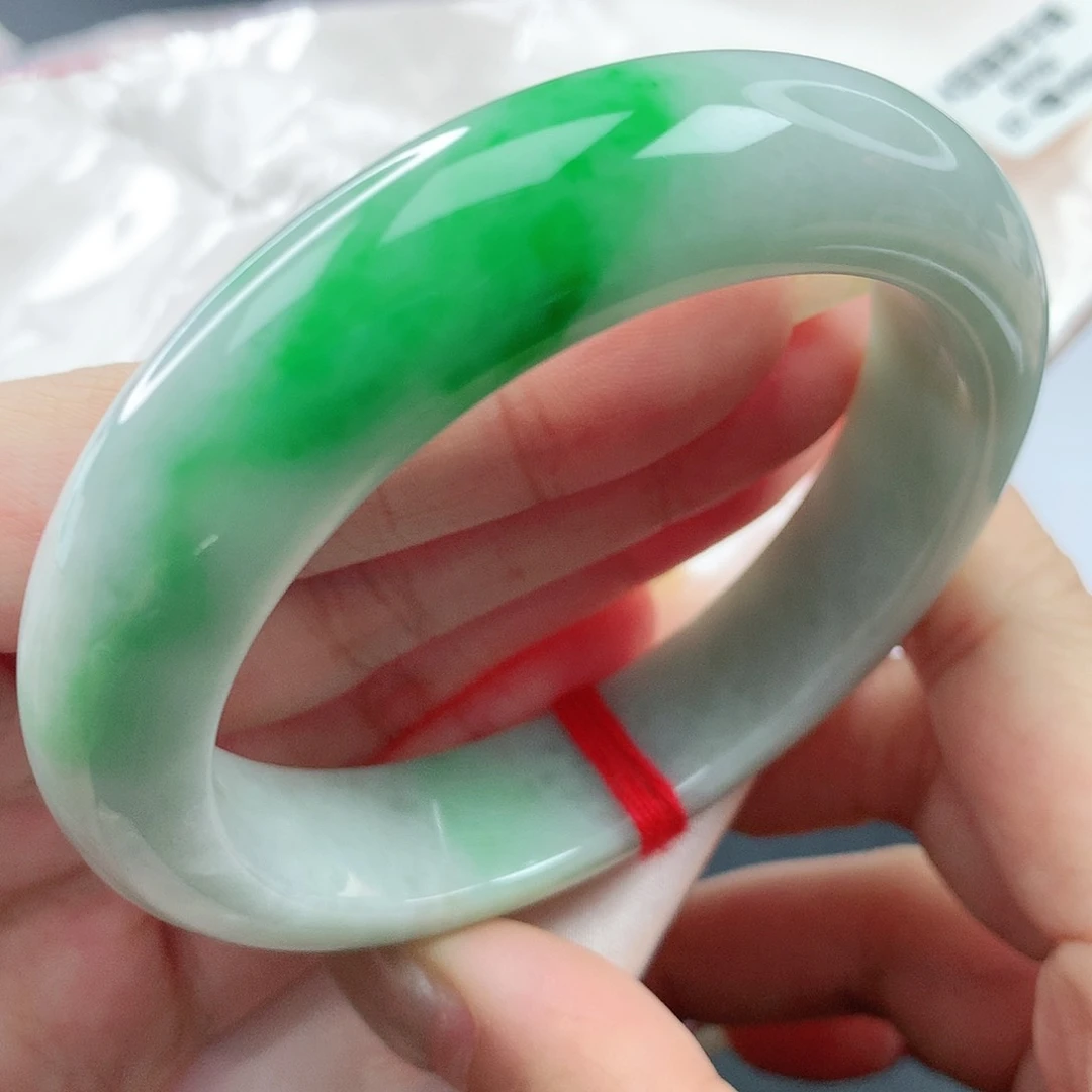 翡翠手镯未镶嵌，700