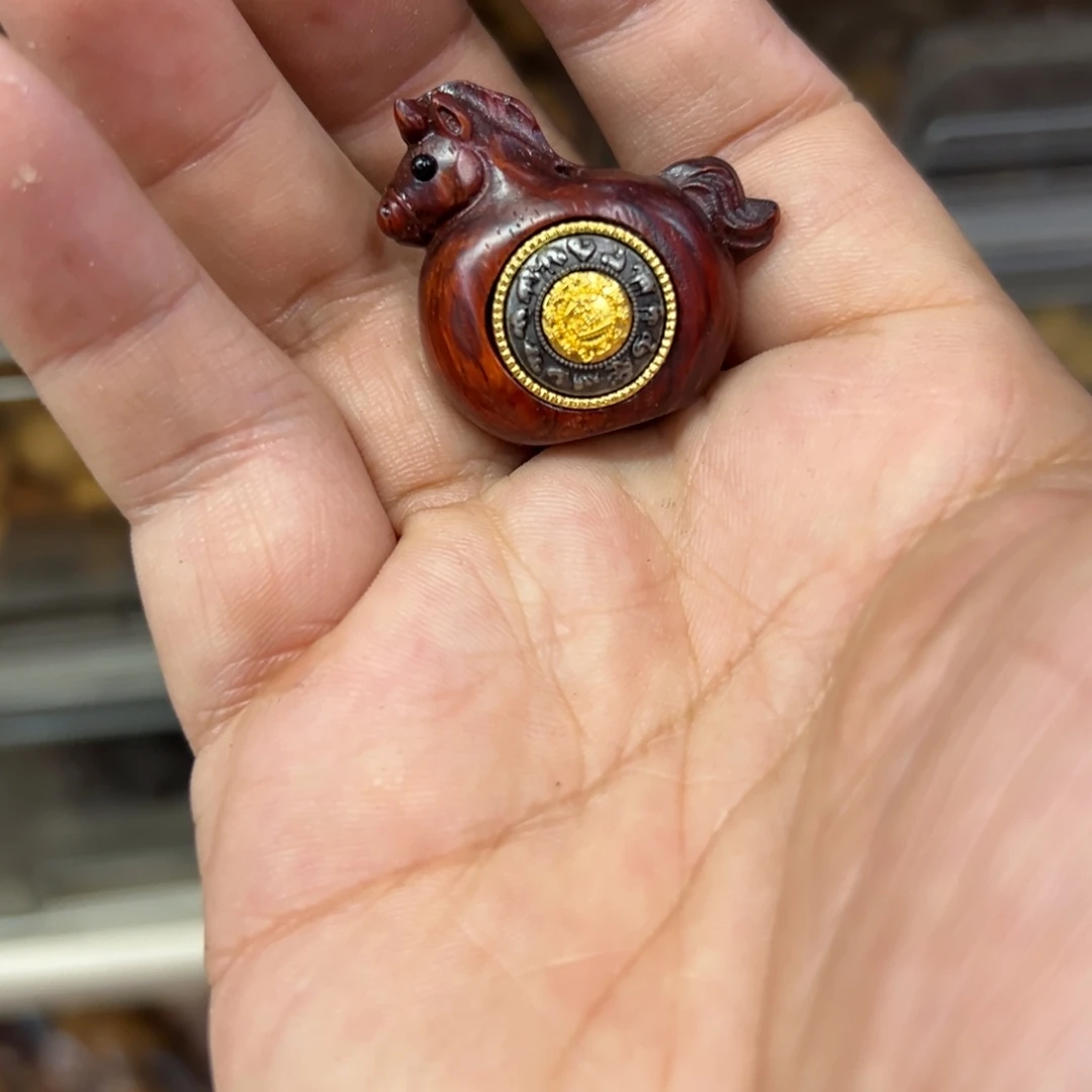 花岗石只买单纯的吊坠，没带链子，属的性质。