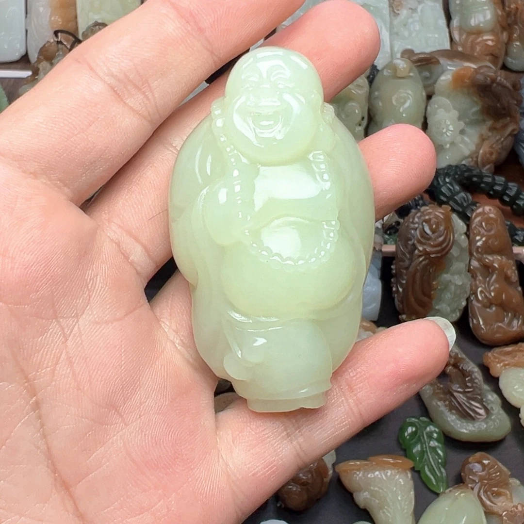 和田玉未镶嵌把件