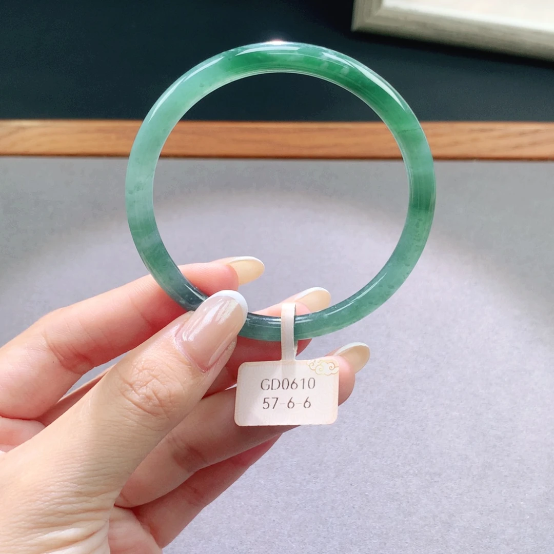 翡翠未镶嵌手镯天然