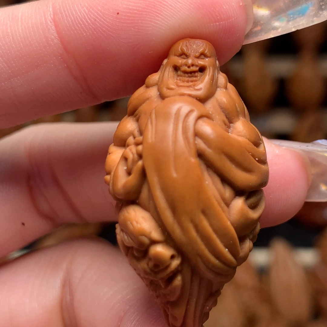 把件橄榄核强招恶僧