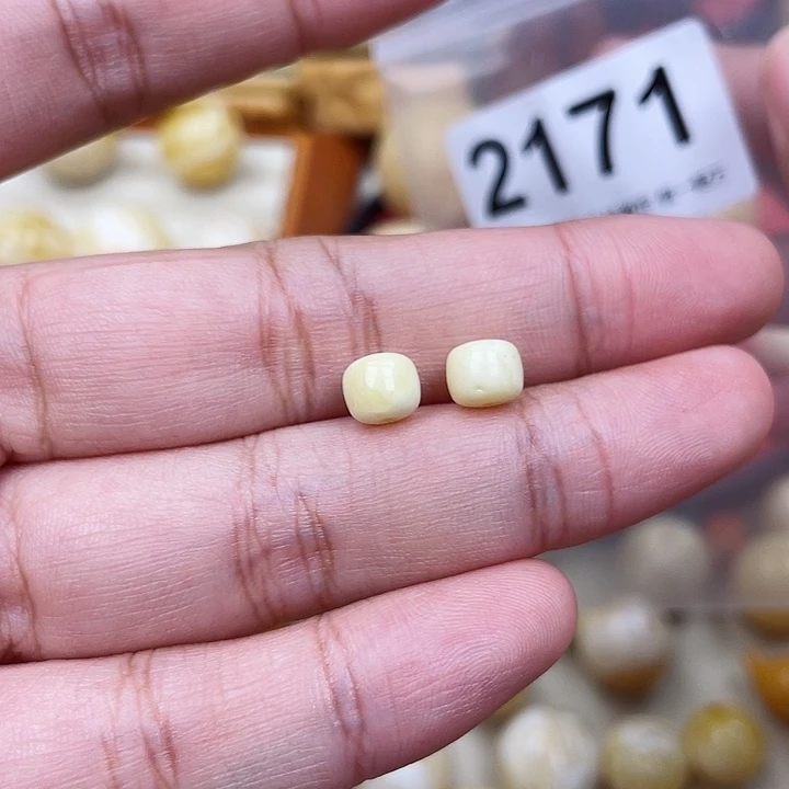 蜜蜡未镶嵌珠宝奇石小坑7