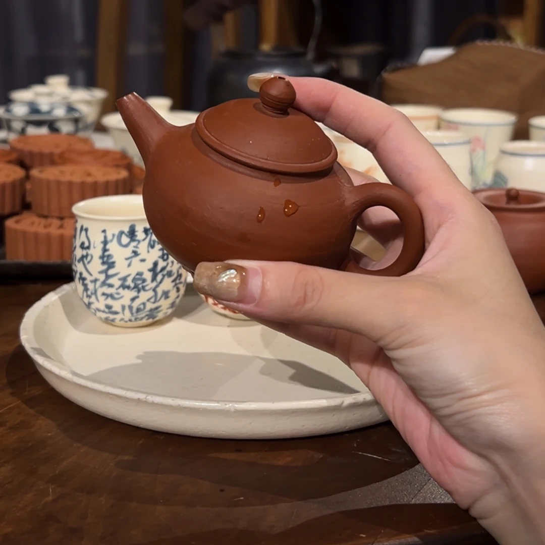 瓷片陶瓷。      陶瓷。