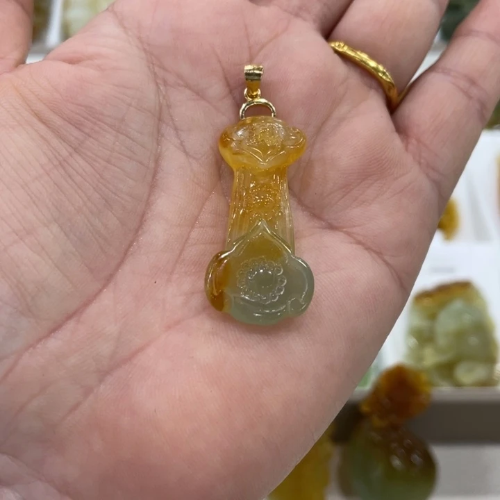 蛇纹石玉未镶嵌颈饰
