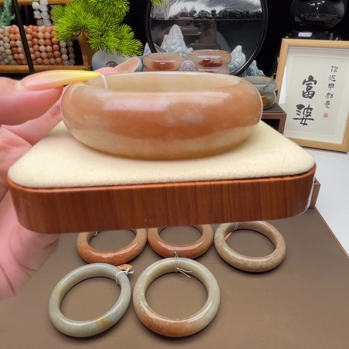 未镶嵌手镯石英质玉