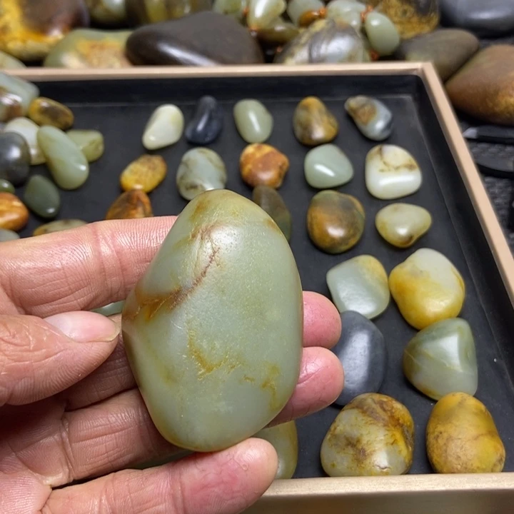 ****⁸和田玉（糖玉）未镶嵌珠宝奇石
