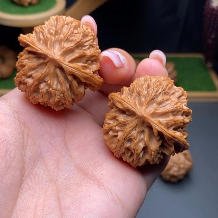 文玩核桃把件苹果园狮子头