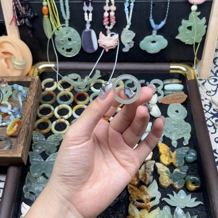 蛇纹石玉未镶嵌颈饰18.1