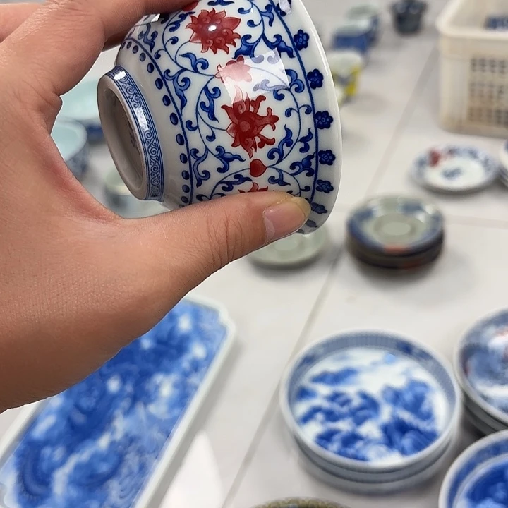瓷片釉里红缠枝莲大压手杯景德镇