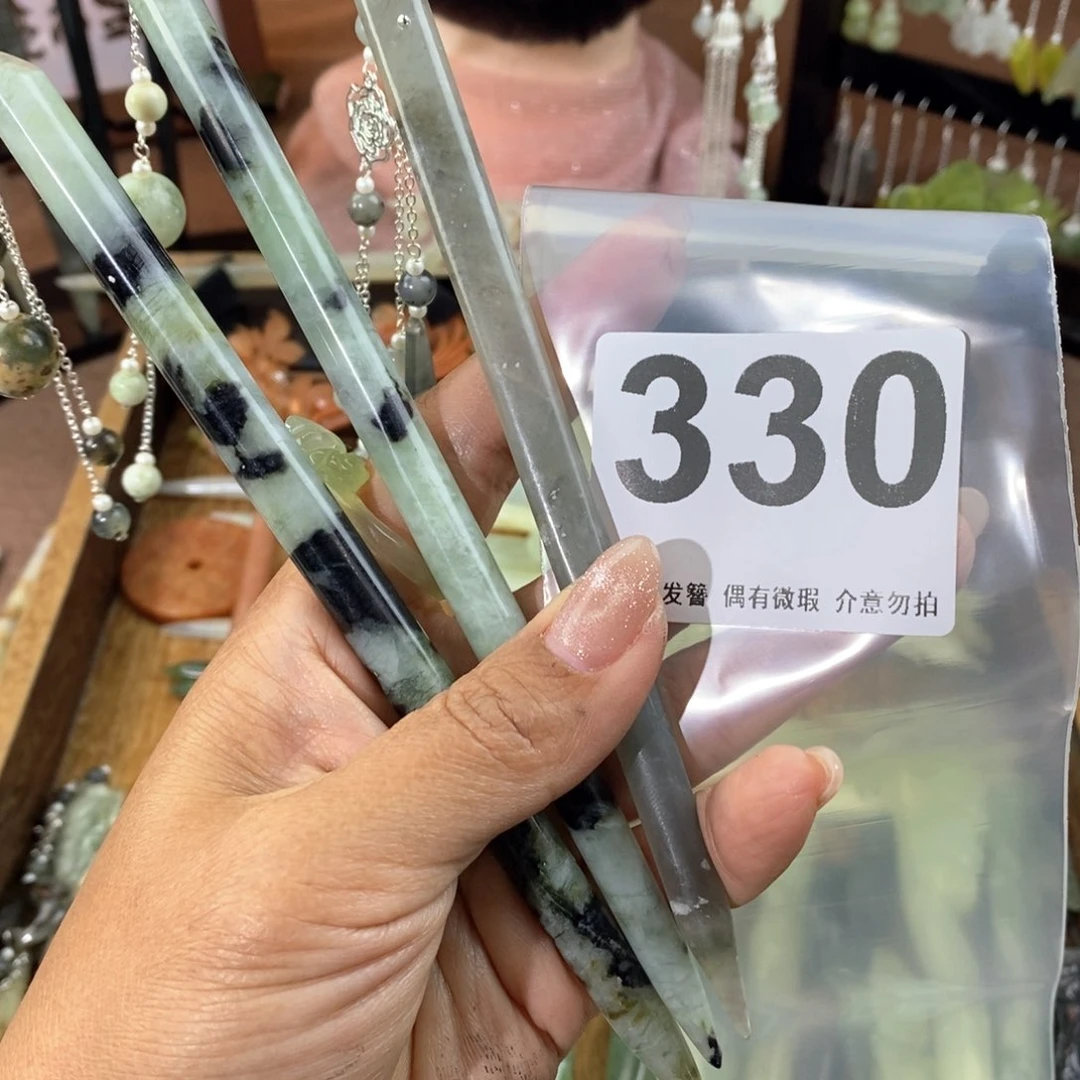 蛇纹石玉发饰未镶嵌时*