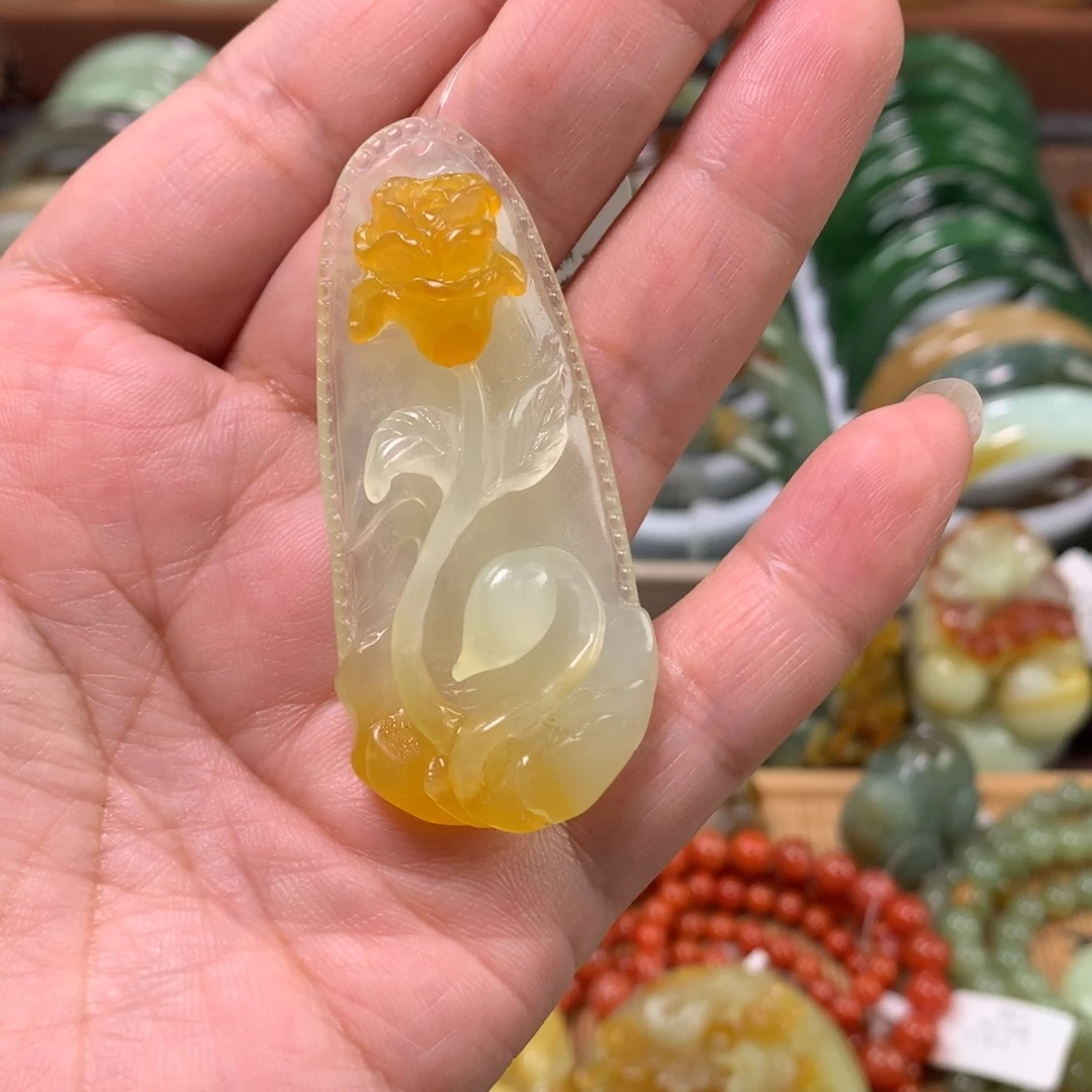 未镶嵌岫玉颈饰吊坠