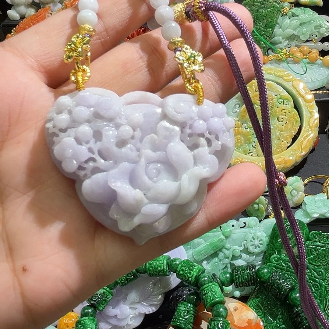 翡翠未镶嵌颈饰待编织